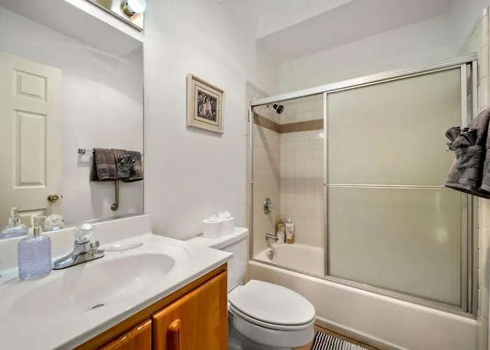 Private With Pool, Golf, Pickleball Apartment