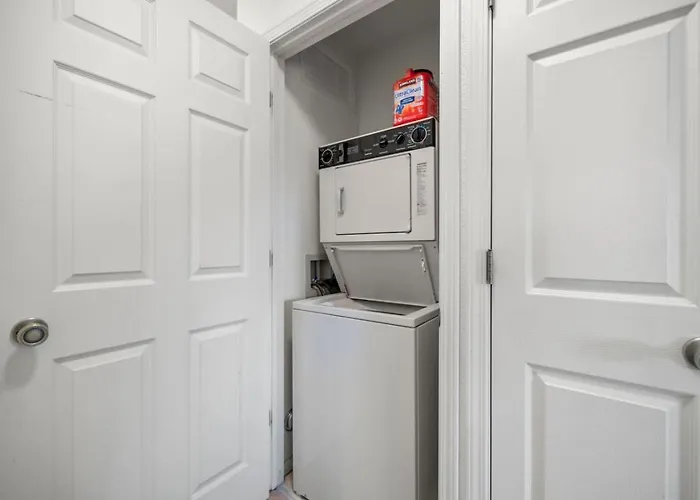 Private With Pool, Golf, Pickleball Apartment