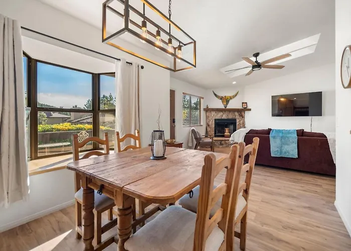 Private With Pool, Golf, Pickleball Apartment