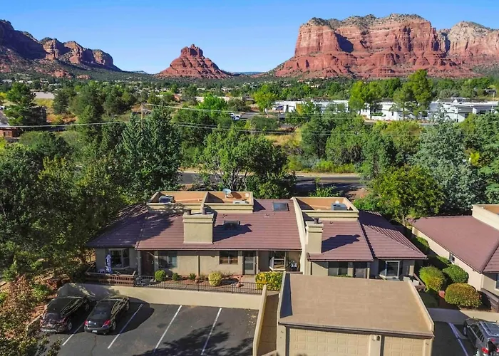 Private With Pool, Golf, Pickleball Apartment