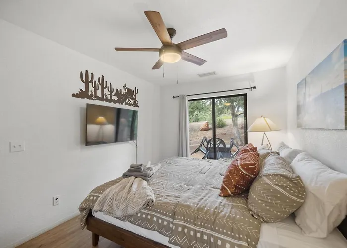 Private With Pool, Golf, Pickleball Apartment Sedona
